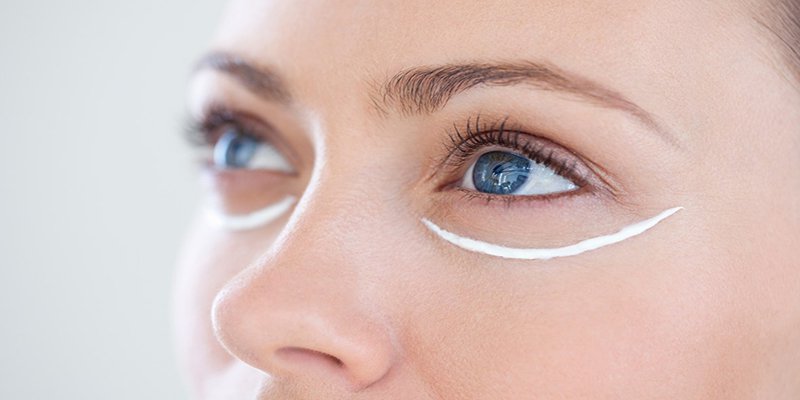 Cách chọn kem dưỡng mắt | Vinmec