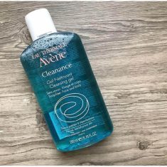 review sữa rửa mặt cho da khô Avene