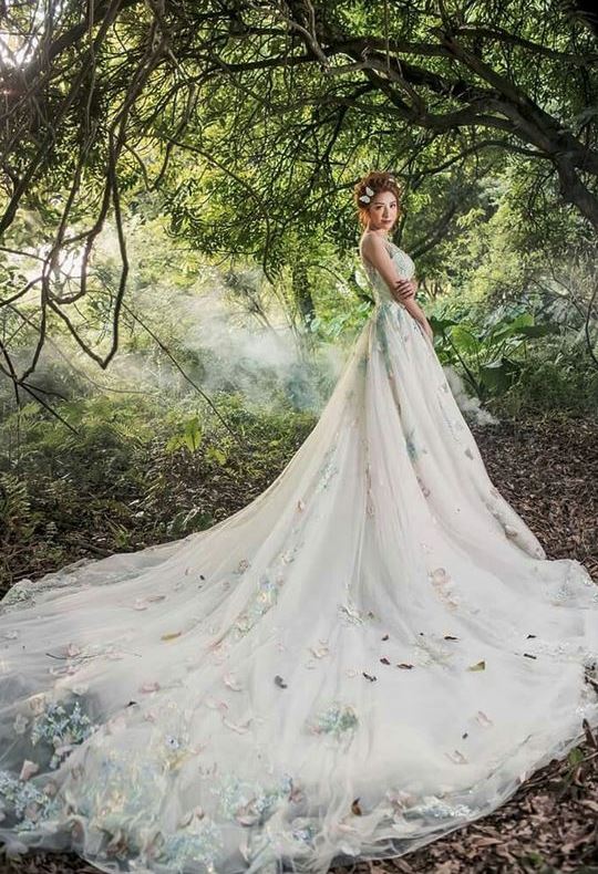 Váy cưới công chúa giúp cô dâu đẹp tựa thiên thần